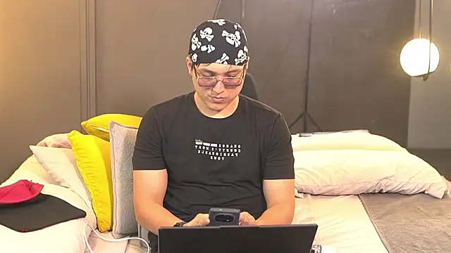 Mia and Belmonth online show from March 20, 2026, 6:46 pm