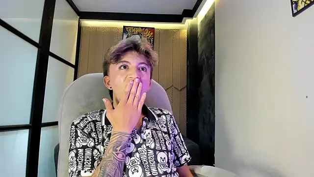 Snapshot of ManuelPiper_ chatting on March 2, 2026, 8:37 pm ManuelPiper online show from March 2, 2026, 8:37 pm