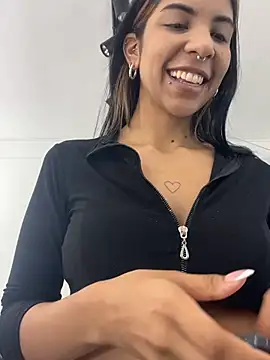 VioletaHills  online show from March 15, 2026, 1:39 pm