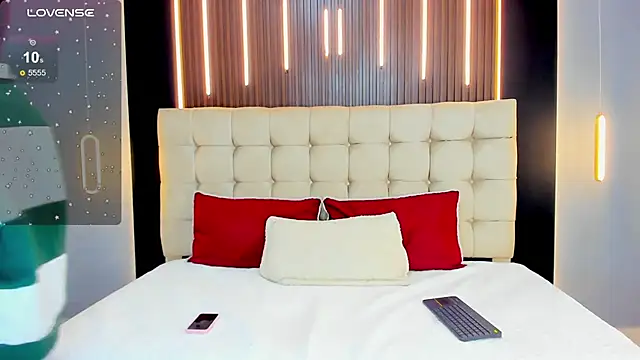 Snapshot of Zoee_cute_ chatting on March 5, 2026, 1:18 pm Zoee cute online show from March 5, 2026, 1:18 pm