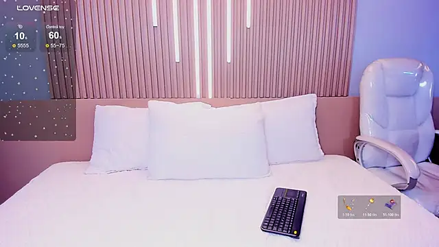 Snapshot of Zoee_cute_ chatting on April 1, 2026, 1:23 pm Zoee cute online show from April 1, 2026, 1:23 pm