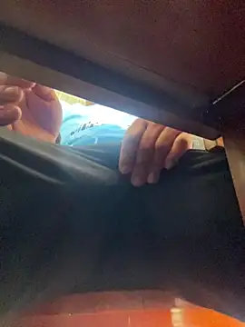 hoang15075 online show from April 10, 2026, 1:11 am