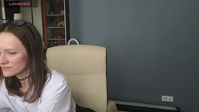 Tender Swan online show from March 18, 2026, 9:23 am