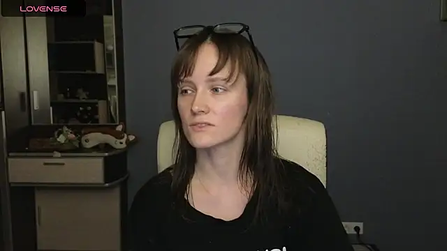 Tender Swan online show from April 17, 2026, 9:51 pm