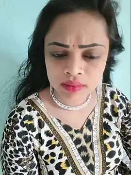 Snapshot of Beauty-3 chatting on June 3, 2026, 9:01 am Beauty-3 online show from June 3, 2026, 9:01 am