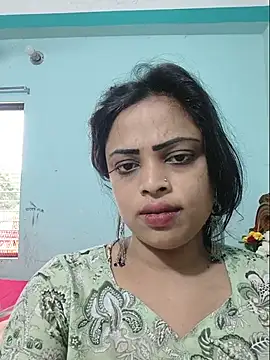 Snapshot of Beauty-3 chatting on July 7, 2026, 6:47 am Beauty-3 online show from July 7, 2026, 6:47 am