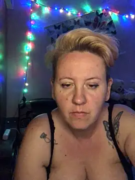 SofiaAmour online show from April 17, 2026, 7:50 pm