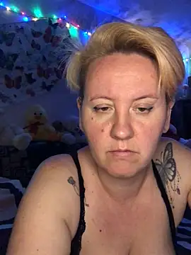 SofiaAmour online show from April 18, 2026, 7:58 pm