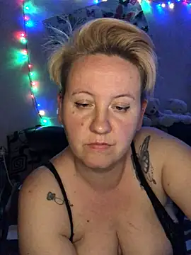 SofiaAmour online show from April 19, 2026, 8:00 pm