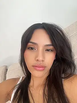 Mia-villalobos online show from June 11, 2026, 2:04 pm