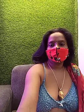 misti-boudii online show from April 13, 2026, 2:33 pm