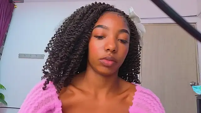 emmaalennox online show from April 16, 2026, 8:42 pm