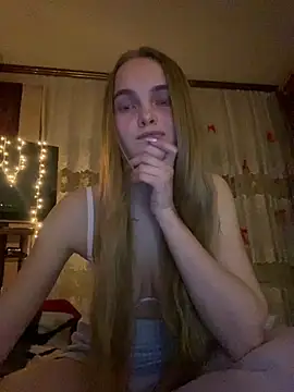 Snapshot of LunaVey chatting on April 14, 2026, 5:52 pm LunaVey online show from April 14, 2026, 5:52 pm