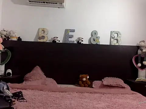 Snapshot of mommy-Milf chatting on March 2, 2026, 1:18 pm mommy-Milf online show from March 2, 2026, 1:18 pm