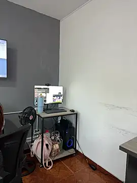 Snapshot of Emi_rousse chatting on March 17, 2026, 12:30 pm Emi rousse online show from March 17, 2026, 12:30 pm