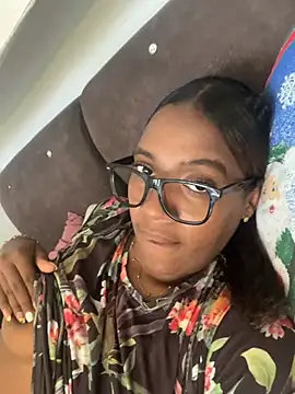 Snapshot of Emi_rousse chatting on April 6, 2026, 1:01 pm Emi rousse online show from April 6, 2026, 1:01 pm