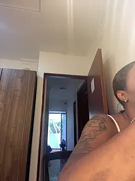 Snapshot of Emi_rousse chatting on April 7, 2026, 12:05 pm Emi rousse online show from April 7, 2026, 12:05 pm