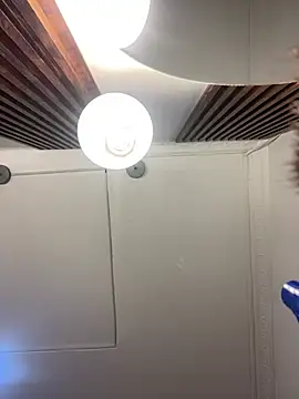 Snapshot of Emi_rousse chatting on April 8, 2026, 12:27 pm Emi rousse online show from April 8, 2026, 12:27 pm