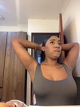 Snapshot of Emi_rousse chatting on April 11, 2026, 12:31 pm Emi rousse online show from April 11, 2026, 12:31 pm