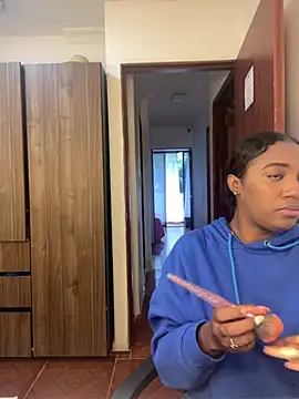 Snapshot of Emi_rousse chatting on April 16, 2026, 1:12 pm Emi rousse online show from April 16, 2026, 1:12 pm