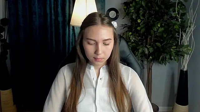 OliviaLang online show from March 31, 2026, 2:28 pm
