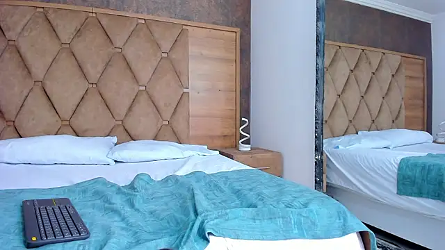 MaxiStanford online show from April 3, 2026, 8:18 pm