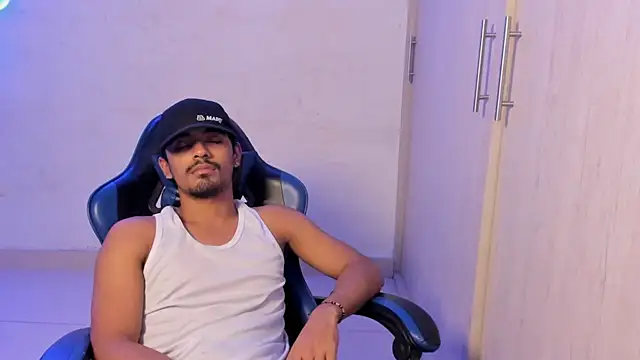 jossi12345j online show from April 15, 2026, 9:05 am