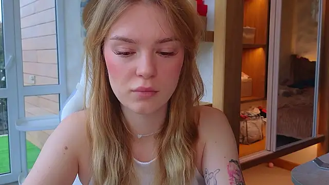 cyberl0ve  online show from March 27, 2026, 2:39 pm