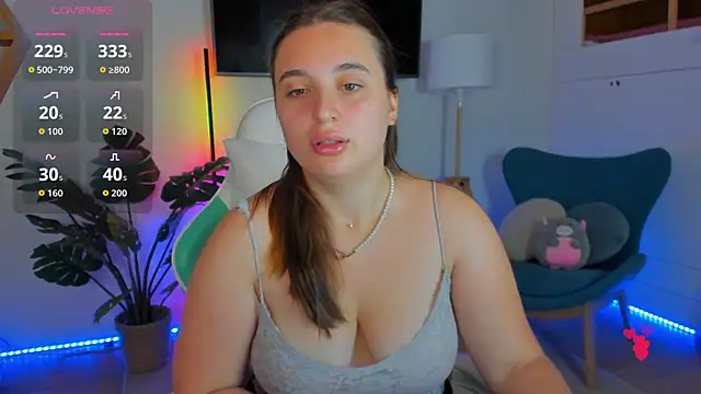 Snapshot of Nicole_De_Lux chatting on July 22, 2026, 5:43 am Nicole De Lux online show from July 22, 2026, 5:43 am