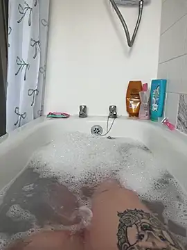 BeeMay22 online show from March 23, 2026, 1:26 pm