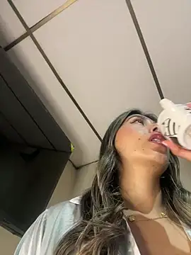 stefanyqueen69 online show from May 17, 2026, 9:00 pm