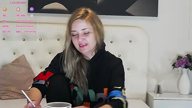 MellanieBliss online show from April 3, 2026, 4:21 am