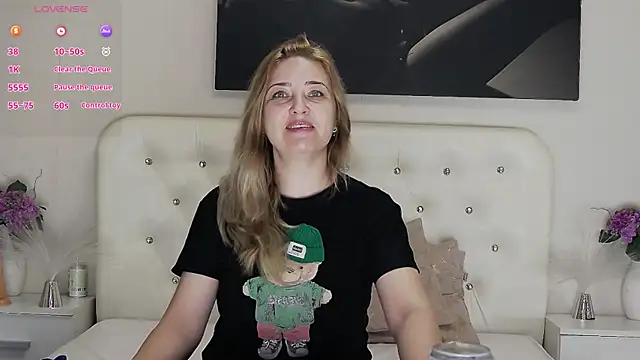 MellanieBliss online show from April 21, 2026, 4:30 am