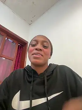 LiaTrainor online show from March 12, 2026, 12:44 pm