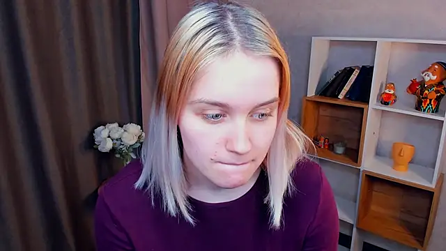 Snapshot of AveIinaStromain chatting on March 3, 2026, 11:05 am AveIinaStromain online show from March 3, 2026, 11:05 am