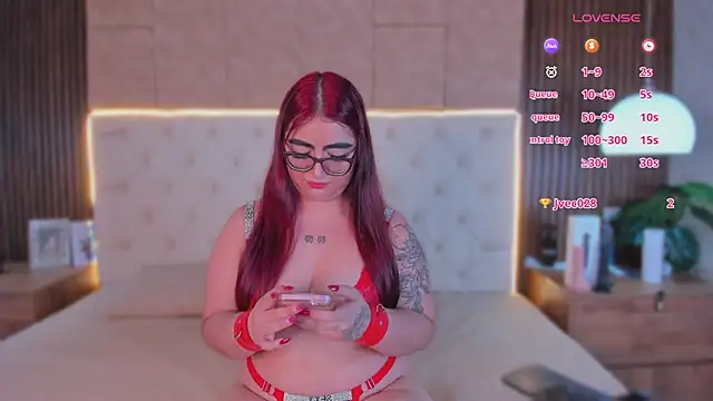 apriilfox online show from April 7, 2026, 4:02 am