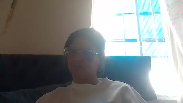 Jiwon Han online show from May 15, 2026, 8:05 pm