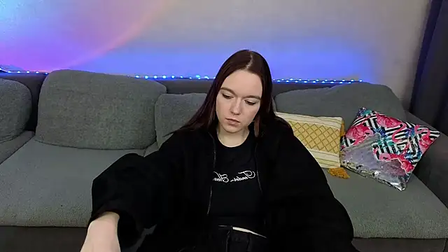 SunyLily online show from May 7, 2026, 7:14 am