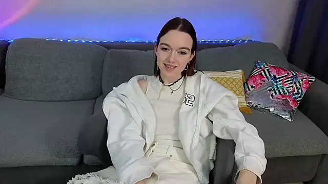SunyLily online show from May 9, 2026, 6:40 am