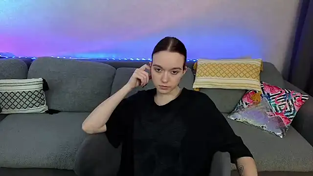 SunyLily online show from May 14, 2026, 6:31 am
