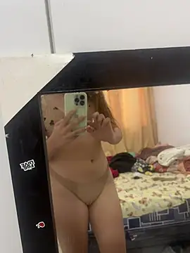 Snapshot of la_rojita069 chatting on March 25, 2026, 9:54 pm la rojita069 online show from March 25, 2026, 9:54 pm