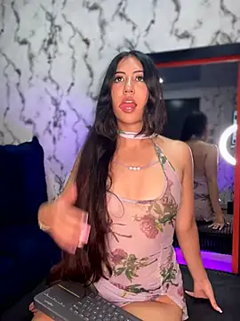 Lunaliaa  online show from April 7, 2026, 4:24 am