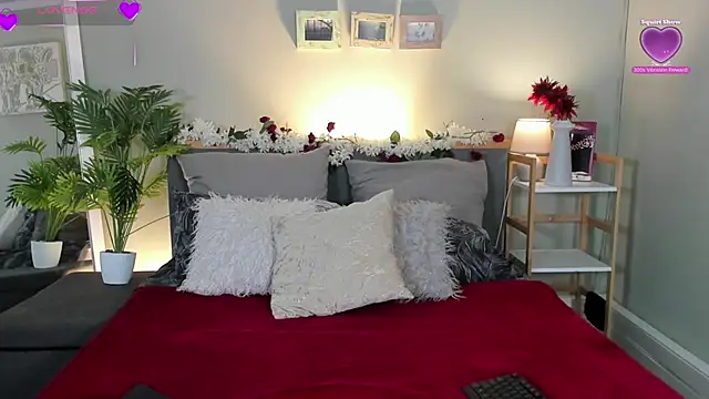 NaughtyTyra online show from April 22, 2026, 6:38 am