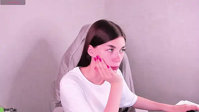 Snapshot of LunaRossaa chatting on July 8, 2026, 11:42 pm LunaRossaa online show from July 8, 2026, 11:42 pm