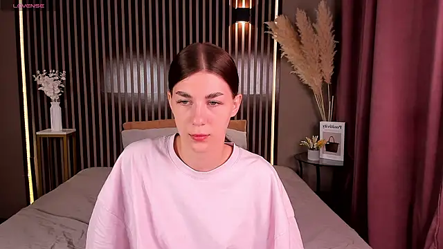 Snapshot of LunaRossaa chatting on July 9, 2026, 11:42 pm LunaRossaa online show from July 9, 2026, 11:42 pm
