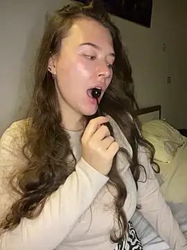 KristieKitty online show from April 7, 2026, 6:41 pm