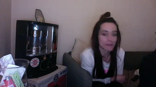 chiara-mario online show from March 4, 2026, 4:46 pm