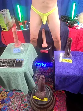 FantasyMan-BiWM online show from April 8, 2026, 10:32 pm