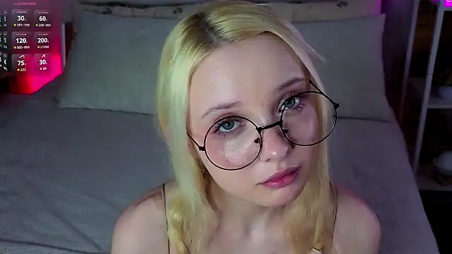 Snapshot of TwilaDona chatting on March 9, 2026, 1:31 am TwilaDona online show from March 9, 2026, 1:31 am