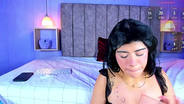 Zoe Axel1 online show from April 18, 2026, 7:58 pm